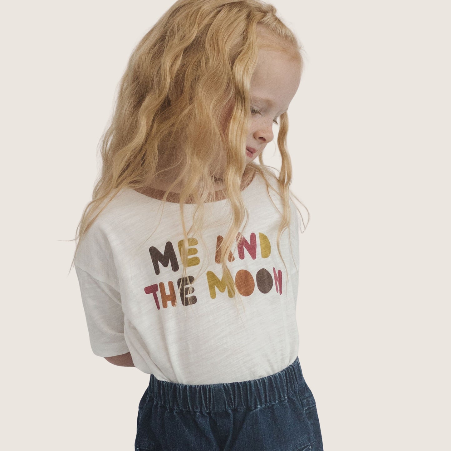 "Comfort That Knows No Gender" – FITTEM’s Unisex Mid-Overfit T-Shirt in White: A Shirt for All.